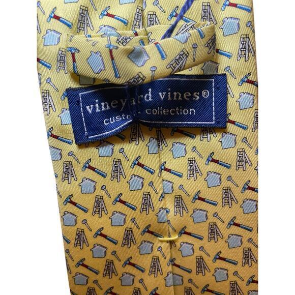 NWT Vineyard Vines Men Tie 100% Silk Yellow & Blue Building‎ Construction Hammer - Picture 6 of 8